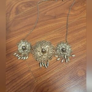 Elegant Gold Floral Necklace